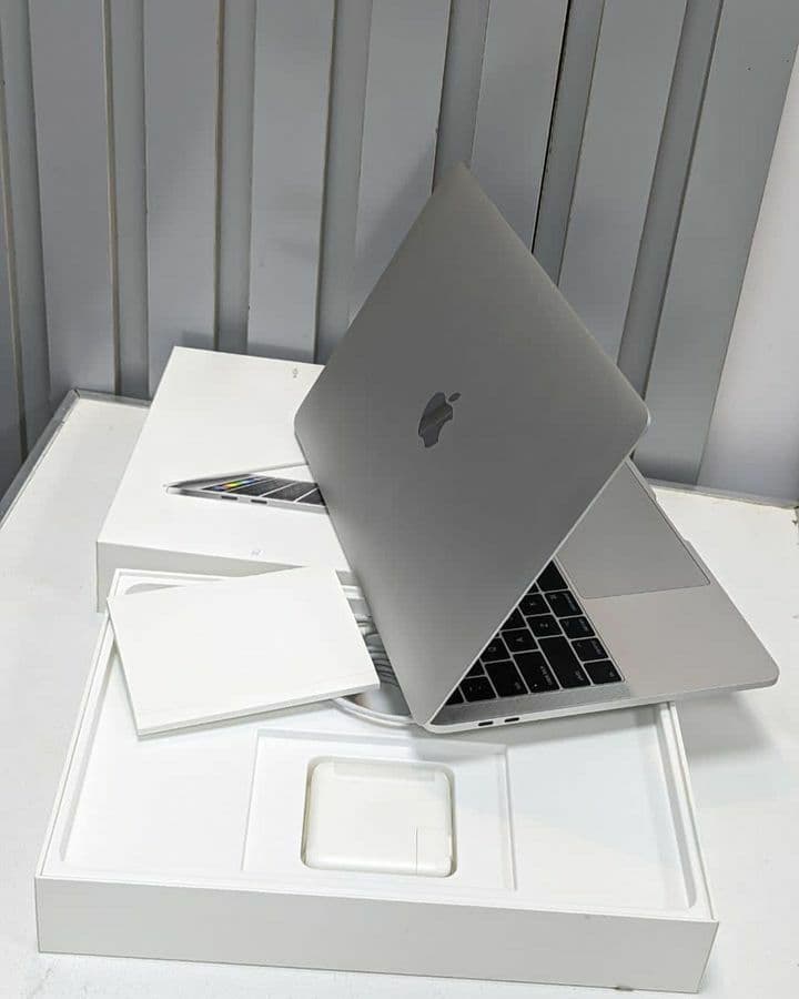 Apple MacBook Air 15" M2 (Silver, 256GB)