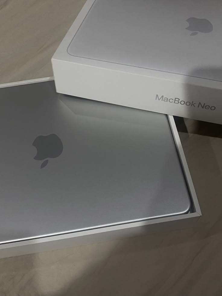 Apple MacBook Neo 13" (Silver, 512GB)
